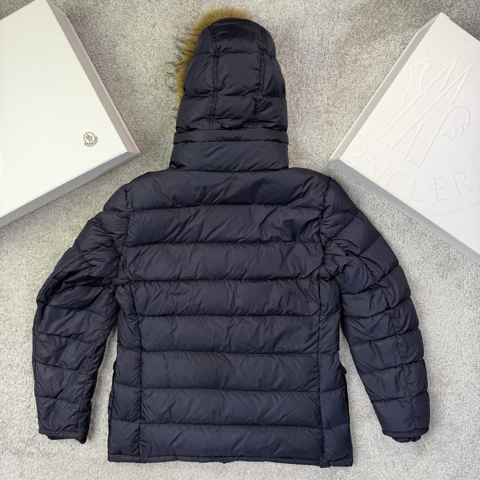 Moncler Moncler Cluny Size 4 Large Size US L / EU 52-54 / 3 - 3 Thumbnail
