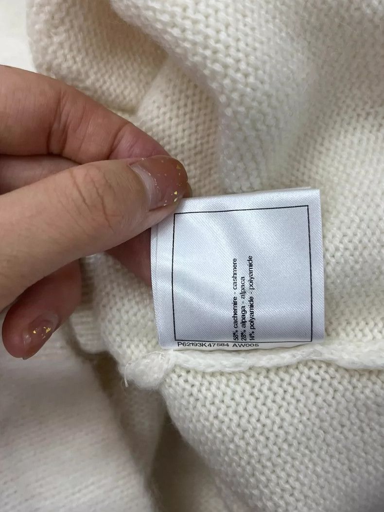 Chanel Chanel White snowflake diamond buckle knitted cardigan coa Size M / US 6-8 / IT 42-44 - 7 Thumbnail