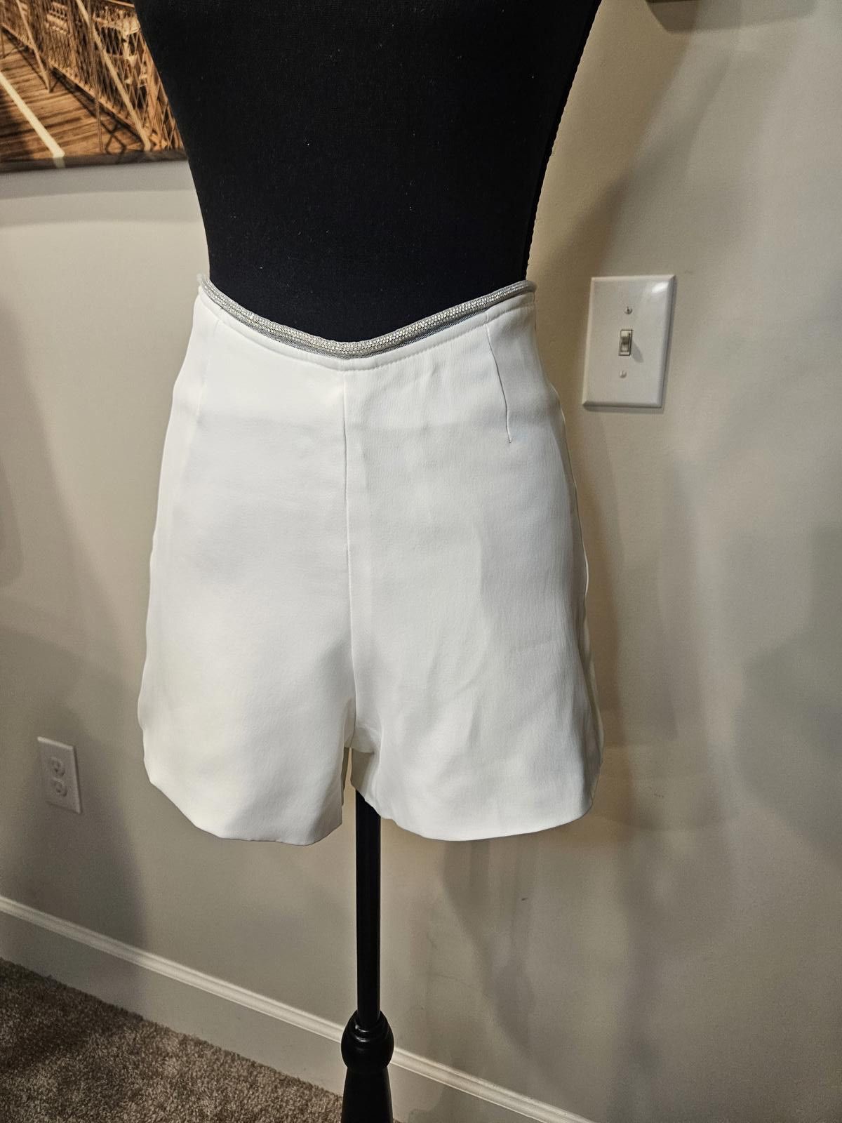 Designer Nwt White High-Waisted Shorts with Bling Trim #556 Size 32" / US 10 / IT 46 - 1 Thumbnail