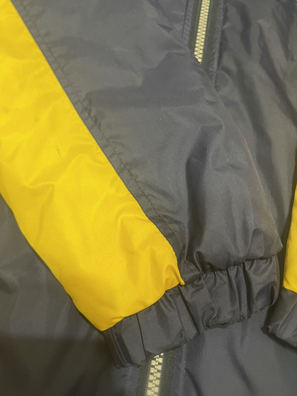 Nike NIKE VINTAGE RETRO BIG LOGO RARE JACKET SIZE L-XL Size US L / EU 52-54 / 3 - 15 Thumbnail