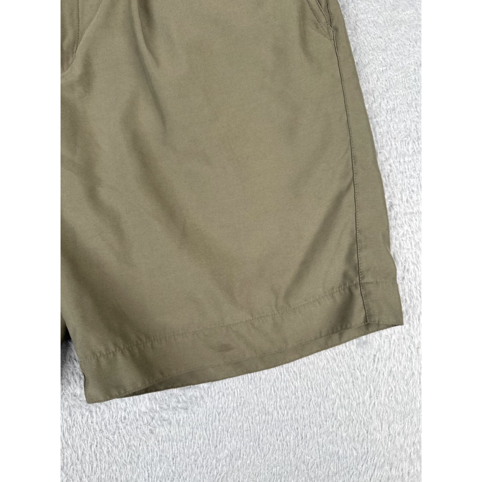 Vintage VINTAGE Columbia Shorts Mens 34 Green Pleated Bermuda 100% Polyester Bermuda 34x9 Cargo Pocket Easy Care Machine Washable Mens Shorts Green 34 Size US 34 / EU 50 - 2 Thumbnail