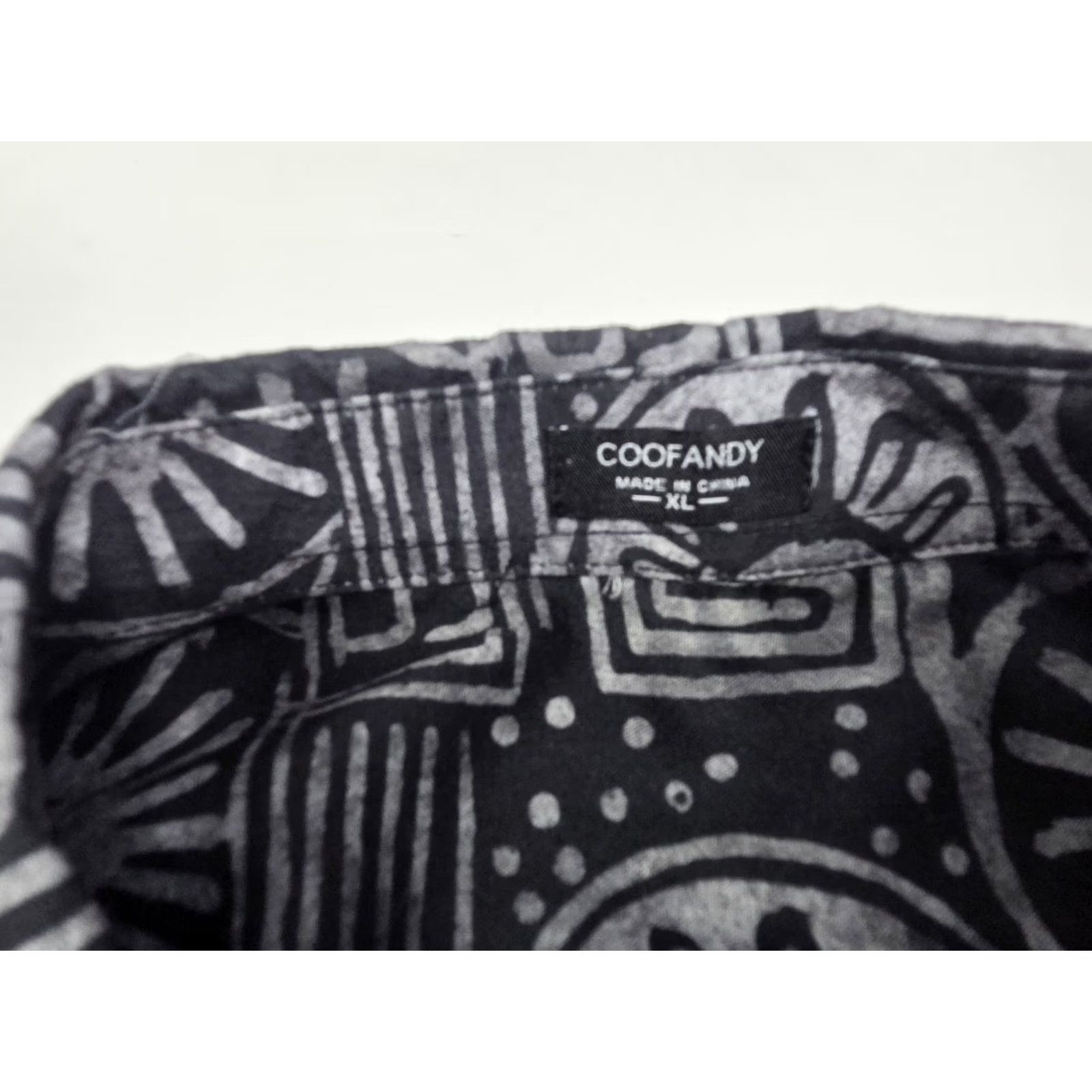 Vintage Coofandy Mens Short Sleeve Button Up Shirt Black/Grey Aztec Print XL Size US XL / EU 56 / 4 - 5 Thumbnail