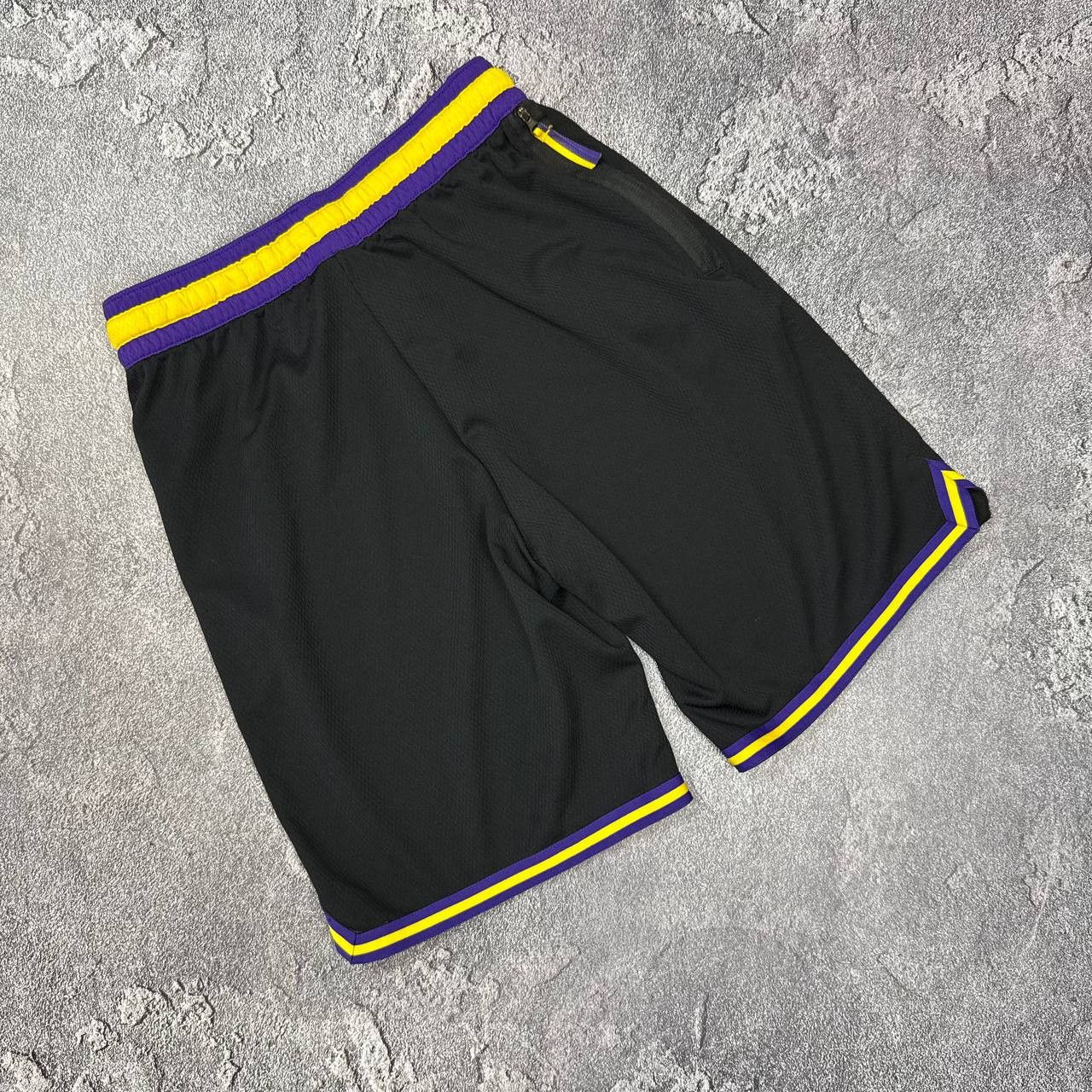 NBA Vintage Nike LA Lakers Basketball Shorts Size S Size US 30 / EU 46 - 5 Thumbnail