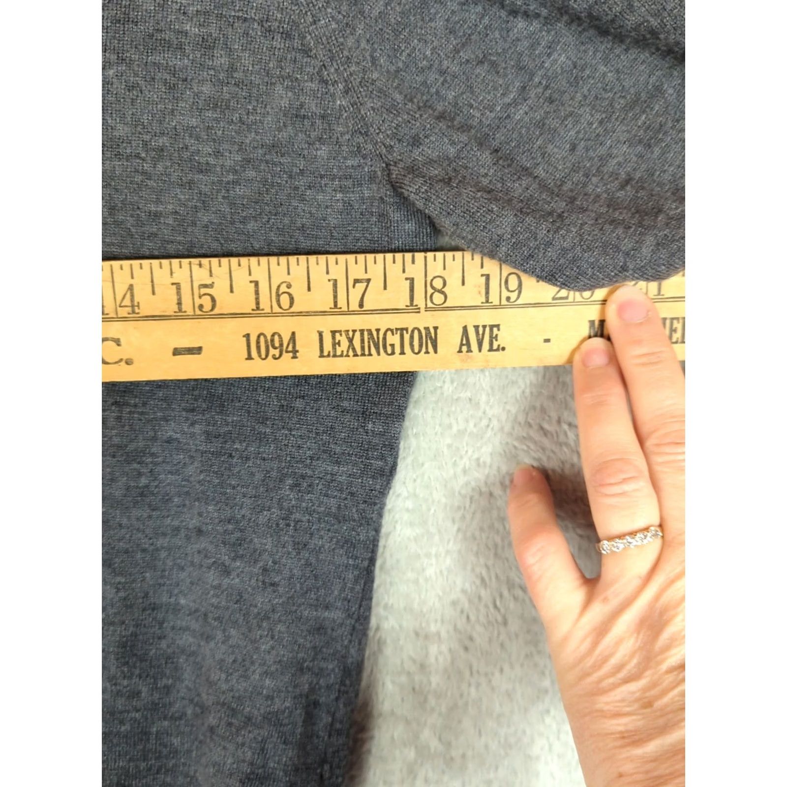 Banana Republic Banana Republic Merino Wool Cardigan Sweater Womens L Petite Gray Crew Neck Long Sleeve Button Solid Vintage No Size L / US 10 / IT 46 - 7 Thumbnail