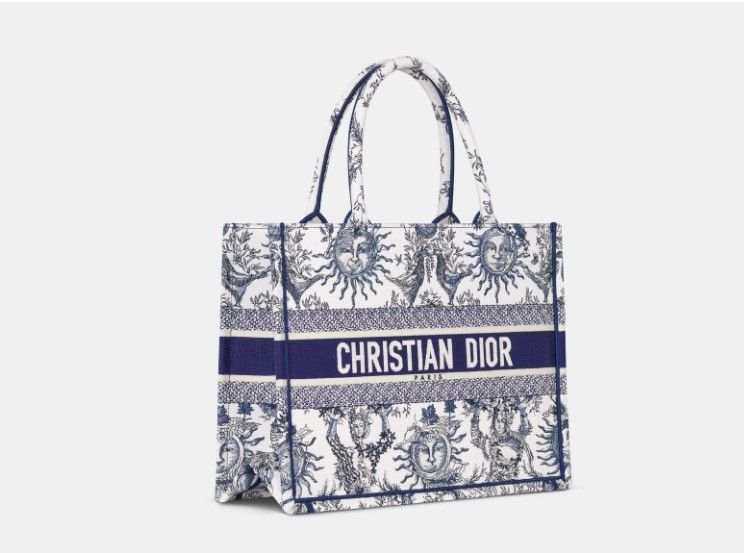 Dior o1w1db10225 Size: OS / M1296ZEC Tote Bag in White & Blue Size ONE SIZE - 1 Thumbnail