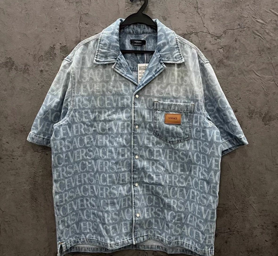 Versace Versace Printed denim shirt Size US L / EU 52-54 / 3 - 1 Thumbnail