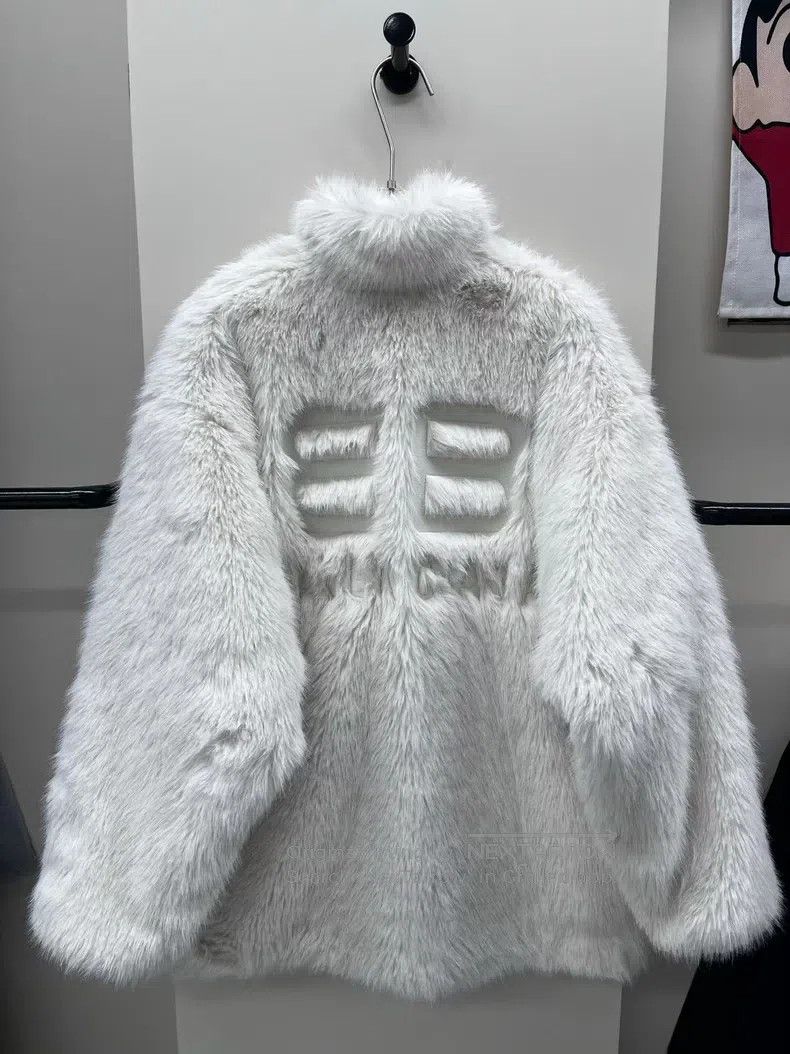 Balenciaga Balenciaga White Back Logo Faux Fur Jacket Size XXS / US 00 / IT 34 - 2 Thumbnail
