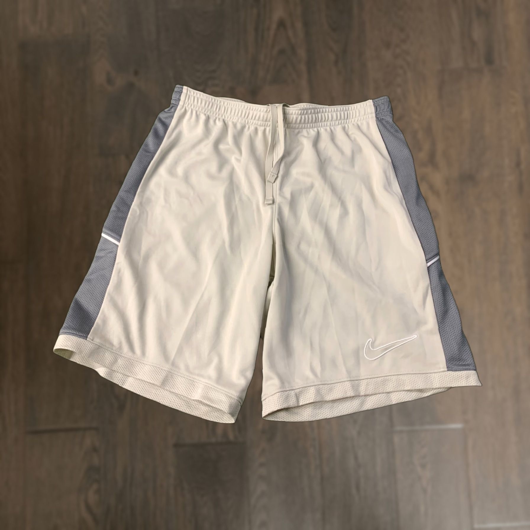 Nike NIKE Dri-Fit Academy Original 2025 Men Football Slim Shorts S Gray and White Sports Nike Dri-Fit Academy Short Mens Slim Fit Shorts Size US 29 - 1 Thumbnail