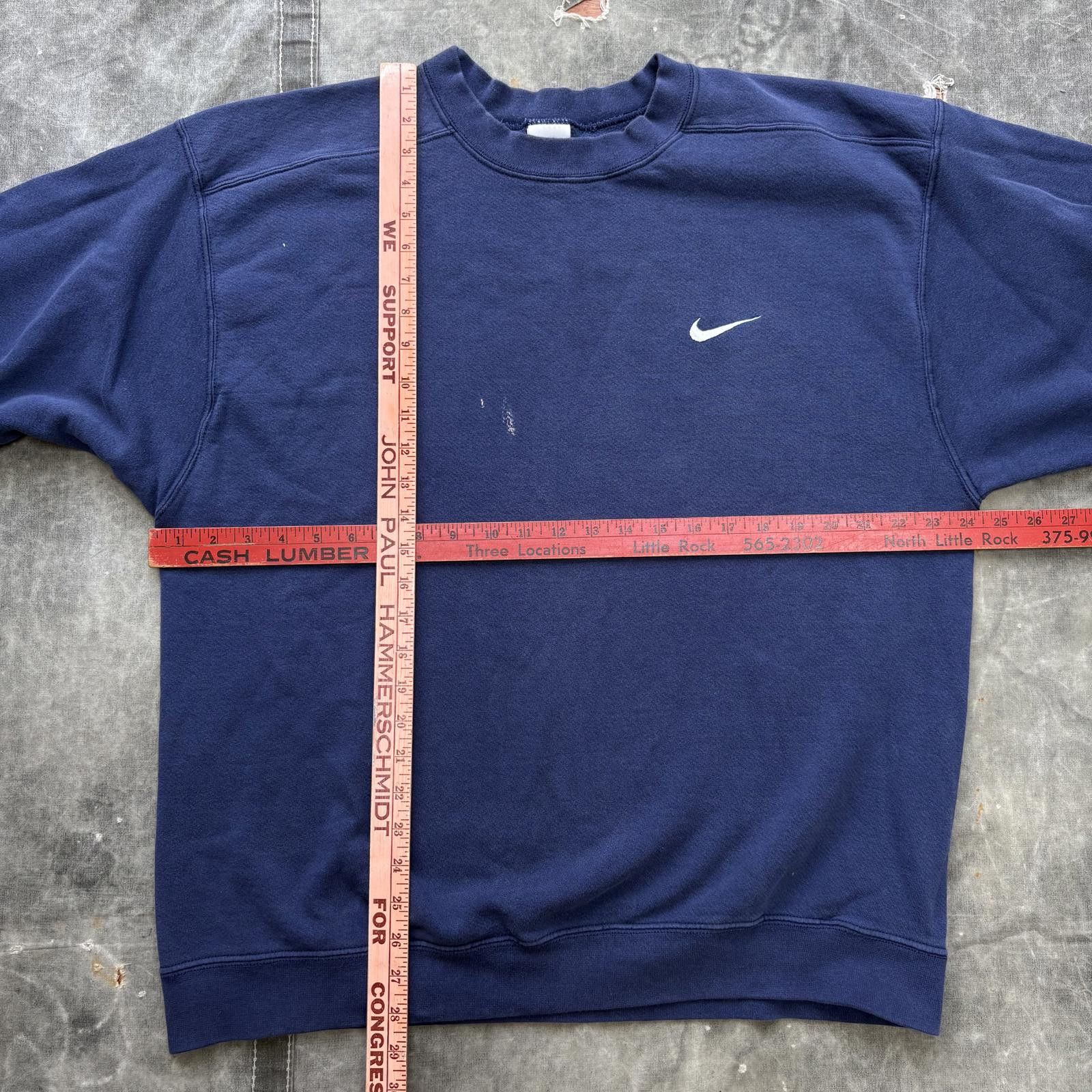 Nike Vintage 90s Blue Nike Embroidered Sportswear Sweatshirt Size US L / EU 52-54 / 3 - 4 Thumbnail