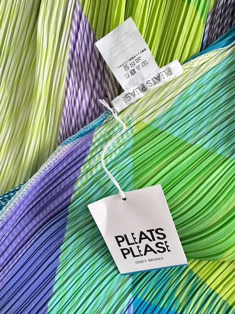 Issey Miyake Issey Miyake size:3 Green and purple pleated dress Size S / US 4 / IT 40 - 4 Thumbnail