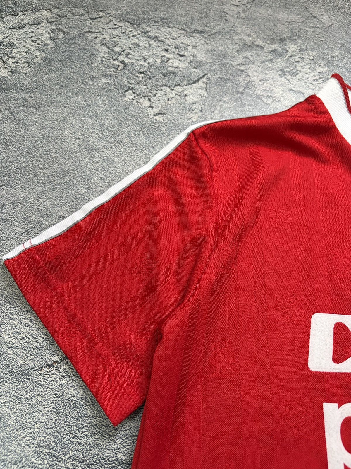 Japanese Brand LFC 1982-85 Retro Home Jersey Official Product Size M Size US M / EU 48-50 / 2 - 7 Thumbnail