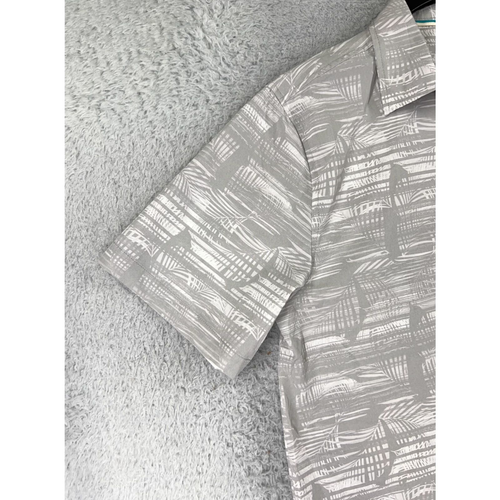 Vintage Caribbean Joe Shirt Men Medium Gray Abstract Palm Print Button Up Polyester Shirt Men M Gray Floral Resort Luau Aloha Hawaiian Men Size US M / EU 48-50 / 2 - 5 Thumbnail