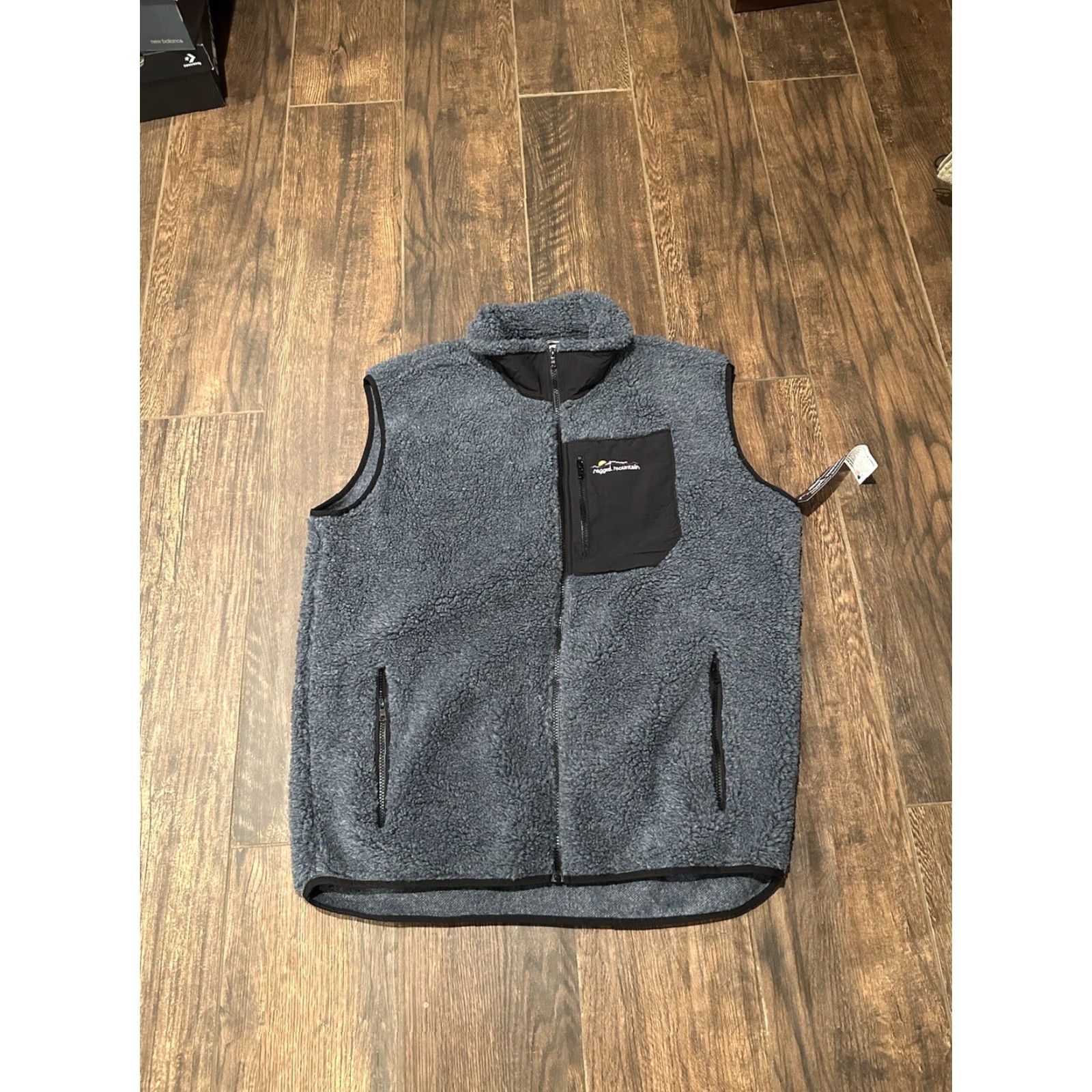 Vintage NWT Ragged Mountain Deep Pile Fleece Vest Mens 2XL Made In USA BLUE GRAY Vest Mens 2XL Blue Grey USA Synchilla Vintage Logo Navy? Size US XXL / EU 58 / 5 - 2 Thumbnail