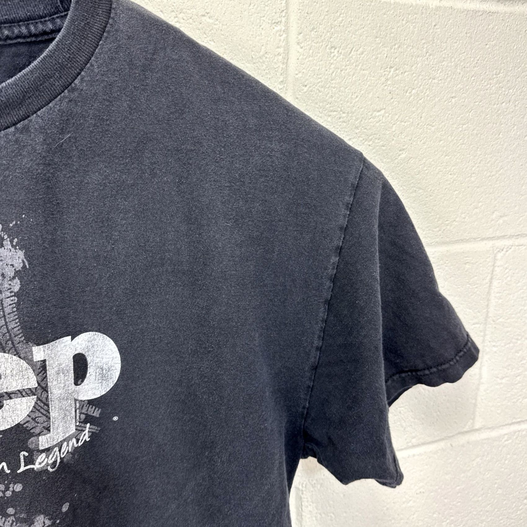 Spell VINTAGE Chrysler Faded Spell Out Jeep The American Legend T-Shirt Black XL Crew Neck Short Sleeve Men Size US XL / EU 56 / 4 - 6 Thumbnail