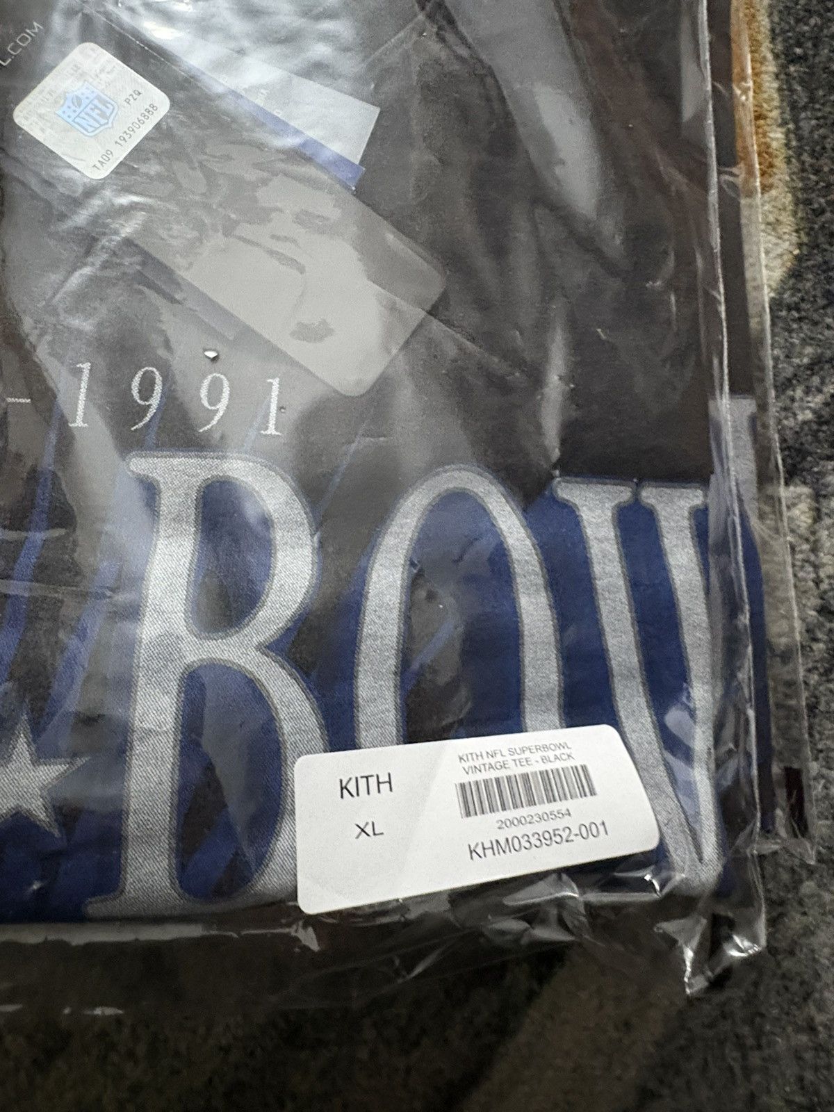 Kith × NFL Kith x NFL Super Bowl Vintage Bishop Tee Black Size US XL / EU 56 / 4 - 3 Thumbnail