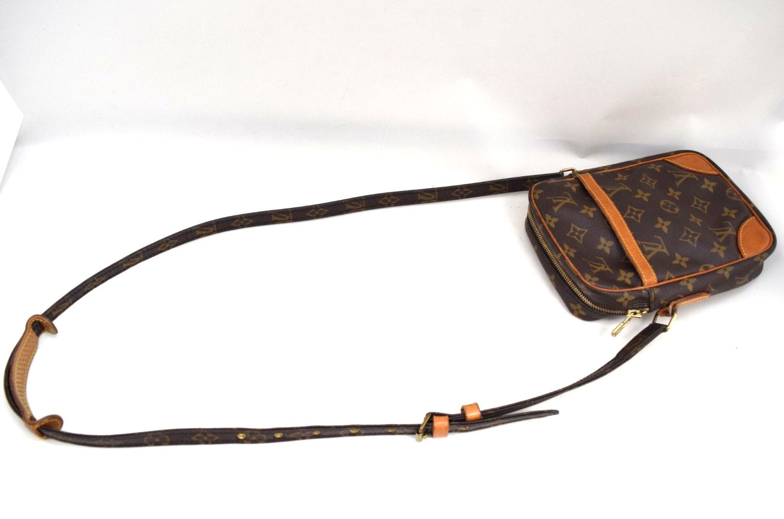 Louis Vuitton LV Danube Crossbody Bag Monogram Canvas M45266 Size ONE SIZE - 3 Thumbnail