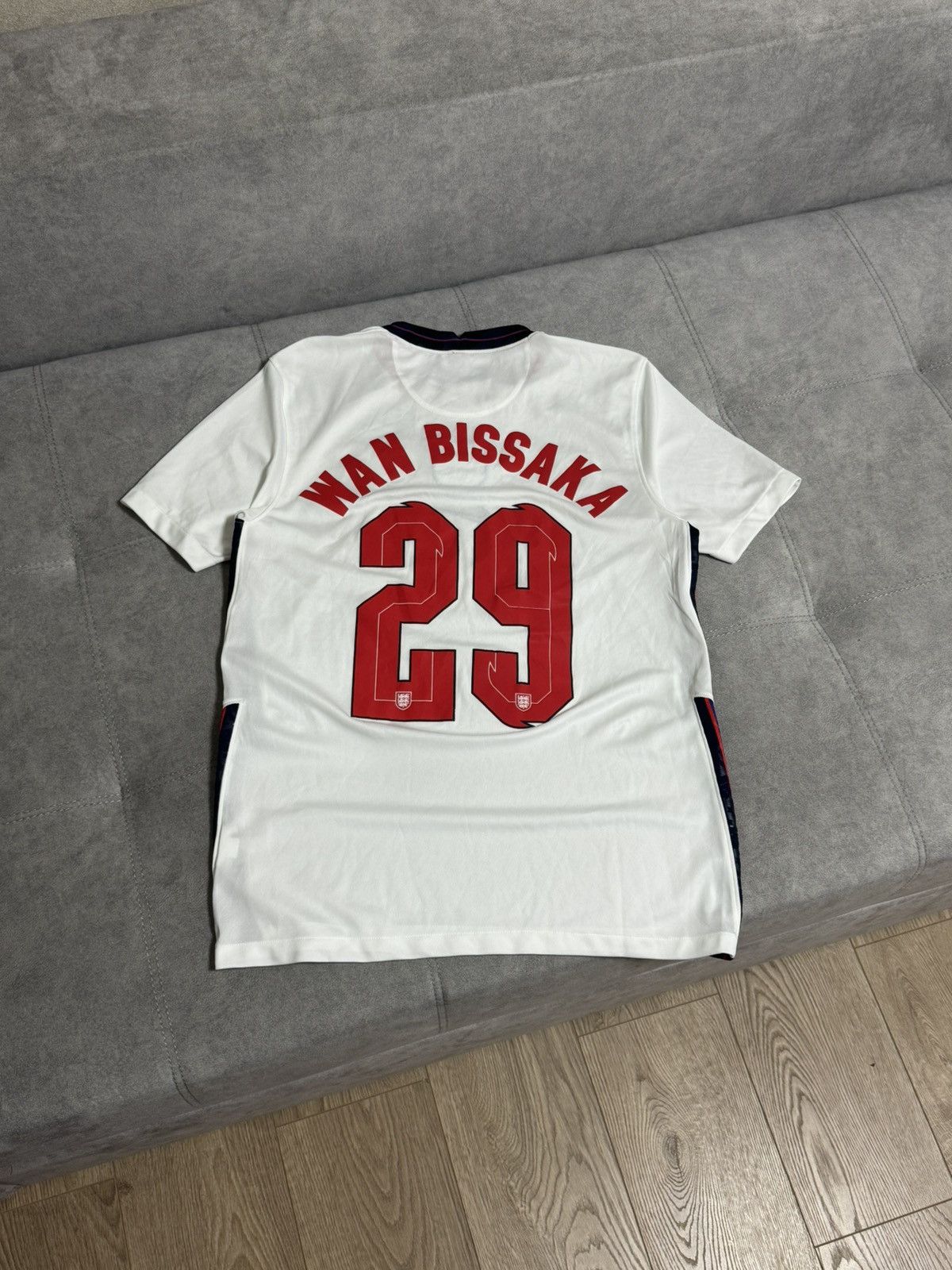Nike Nike England Wan Bissaka 29 size M soccer jersey t-shirt Size US M / EU 48-50 / 2 - 2 Thumbnail