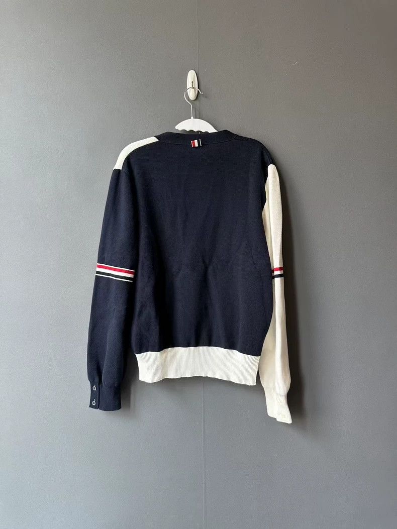 Thom Browne Thom Browne size3 Double breasted color matching sweater Size US L / EU 52-54 / 3 - 2 Thumbnail