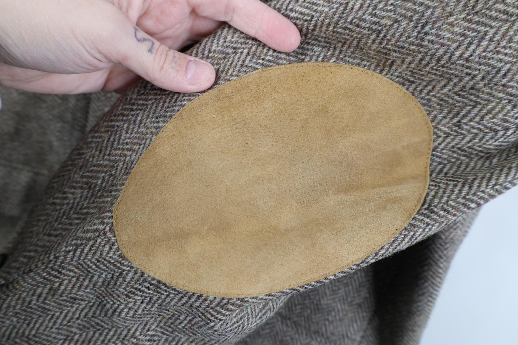Vintage Vintage 90s Herringbone Suede Elbow Patch Blazer Suit Jacket Size US XXL / EU 58 / 5 - 4 Thumbnail
