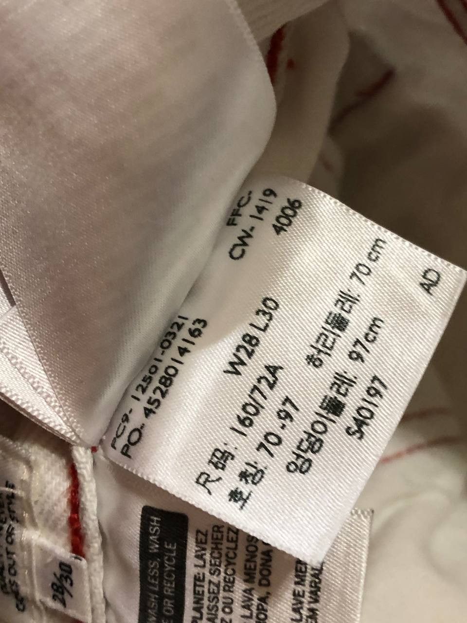 Levi's Vintage Levi's print stars Y2K jeans white streetwear Size 28" / US 6 / IT 42 - 4 Thumbnail