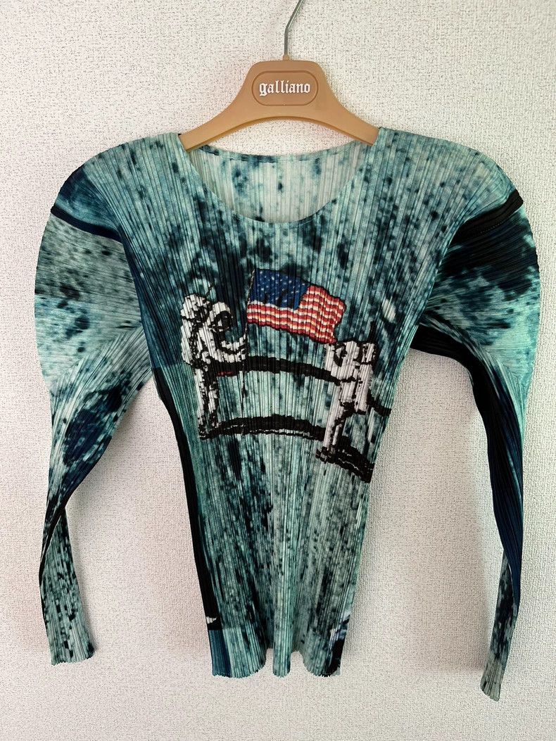 Pleats Please Issey Miyake Issey Miyake size:3 Blue Apollo moon landing print top Size M / US 6-8 / IT 42-44 - 1 Thumbnail