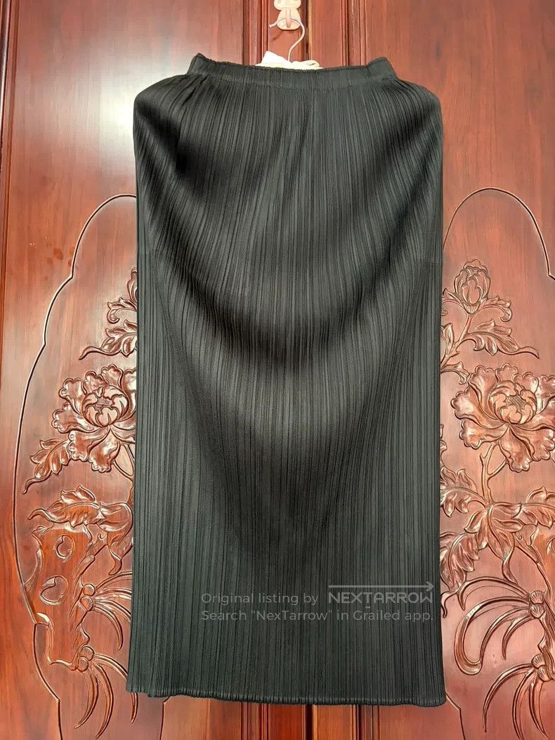 Issey Miyake Issey Miyake Black Midi Skirt Size 25" / US 0 / IT 36 - 1 Thumbnail