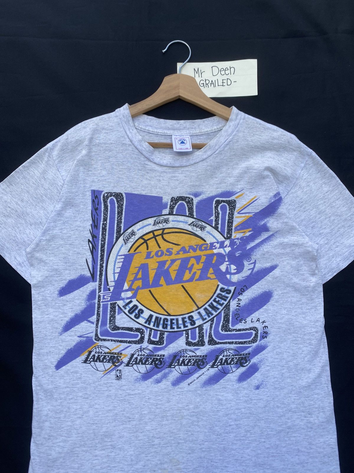 NBA Rare Vintage 90s L.A Lakers NBA Magic Johnson Tshirt Size US L / EU 52-54 / 3 - 5 Thumbnail