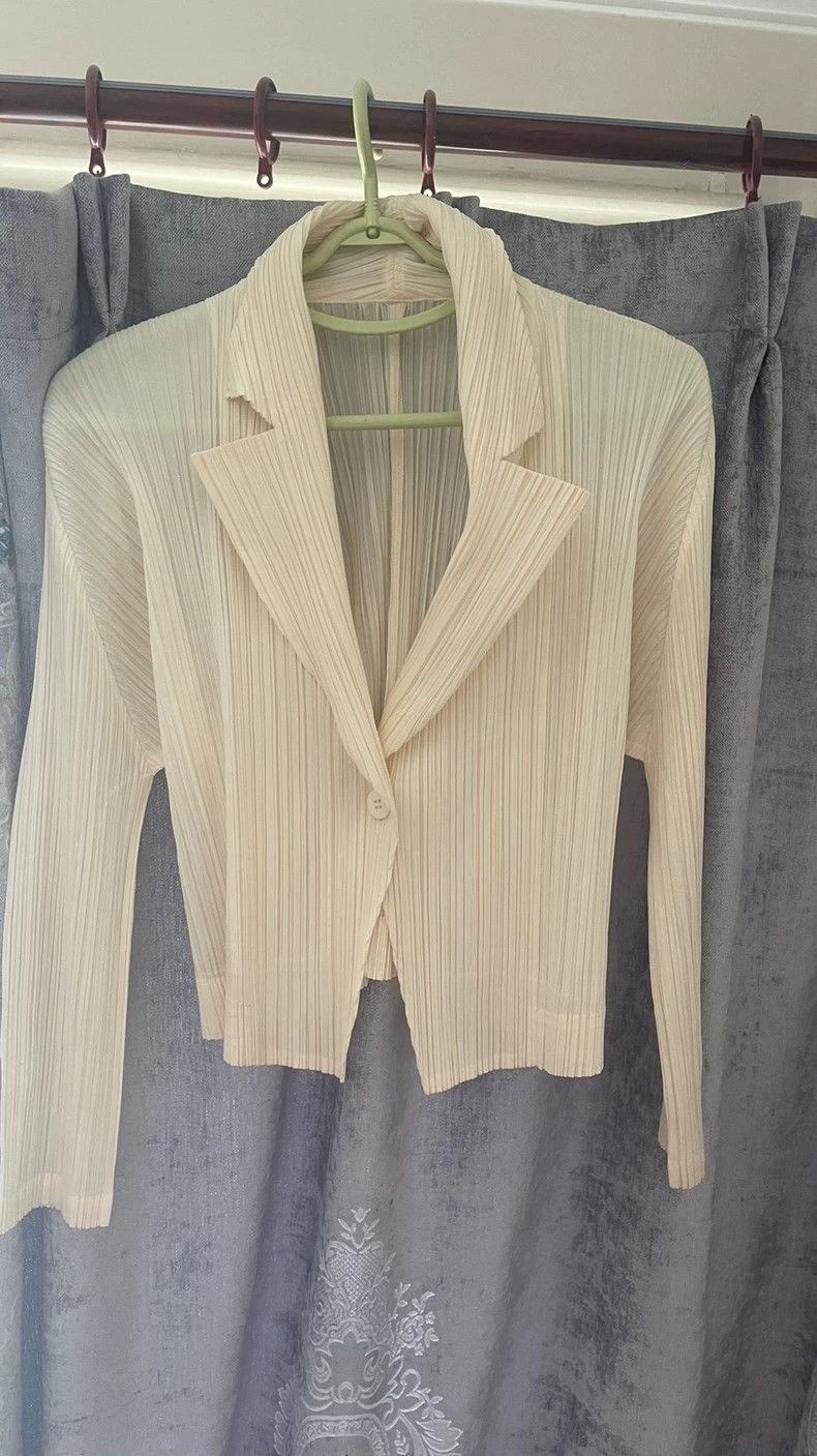 Issey Miyake Issey Miyake size:3 Beige pleated coat Size XS / US 0-2 / IT 36-38 - 1 Thumbnail