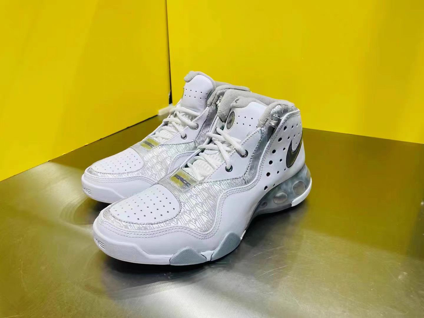 Nike Nike Air Force More 180 Yi Jianlian PE K15 Size US 9.5 / EU 42-43 - 1 Thumbnail