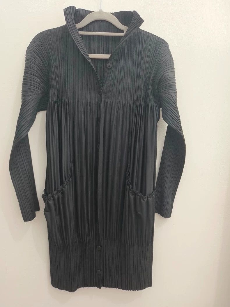 Issey Miyake Issey Miyake size:2 Black cream puff coat Size XS / US 0-2 / IT 36-38 - 1 Thumbnail