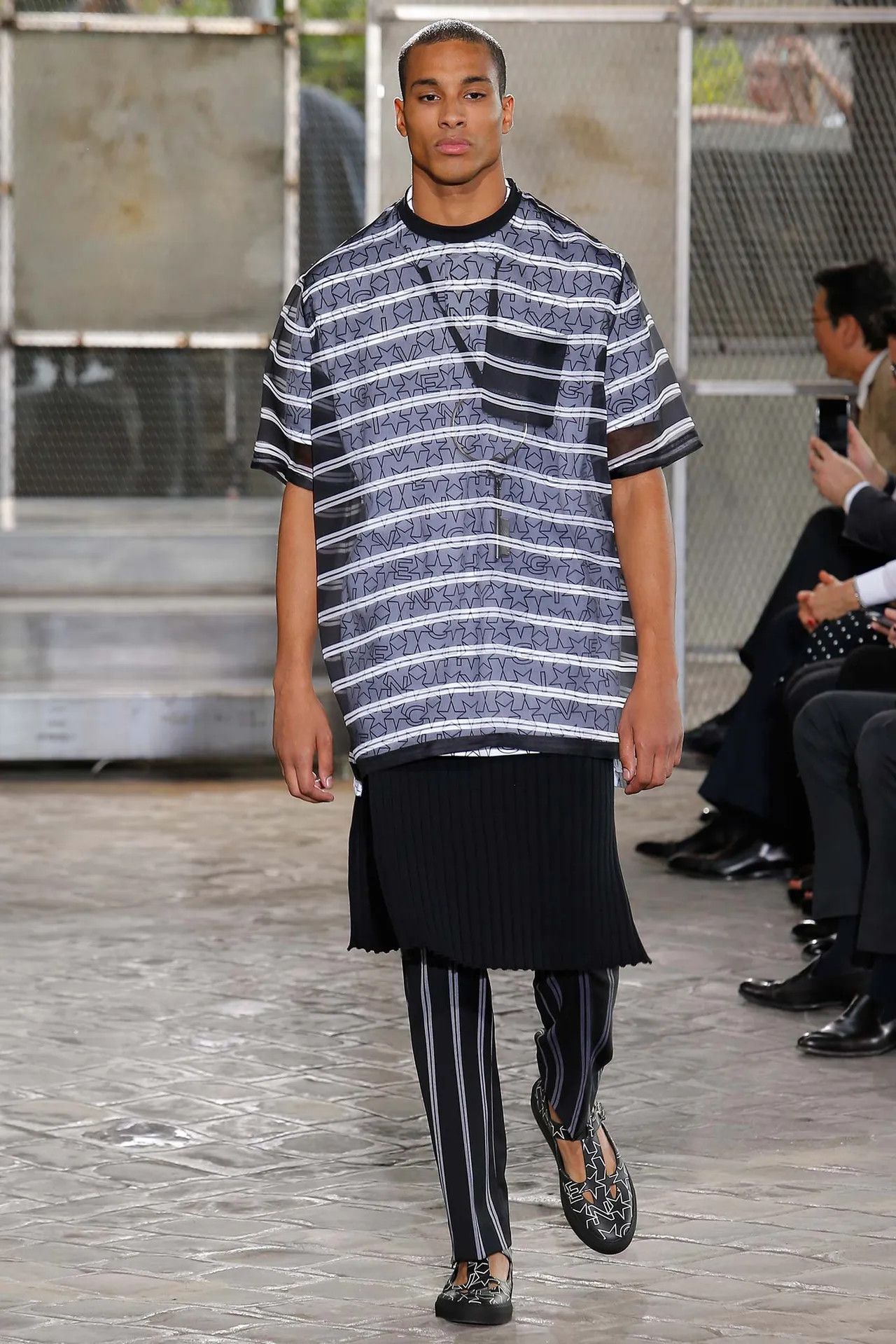 Givenchy Black and White Striped Organza Silk Oversized T-Shirt Size US M / EU 48-50 / 2 - 2 Thumbnail