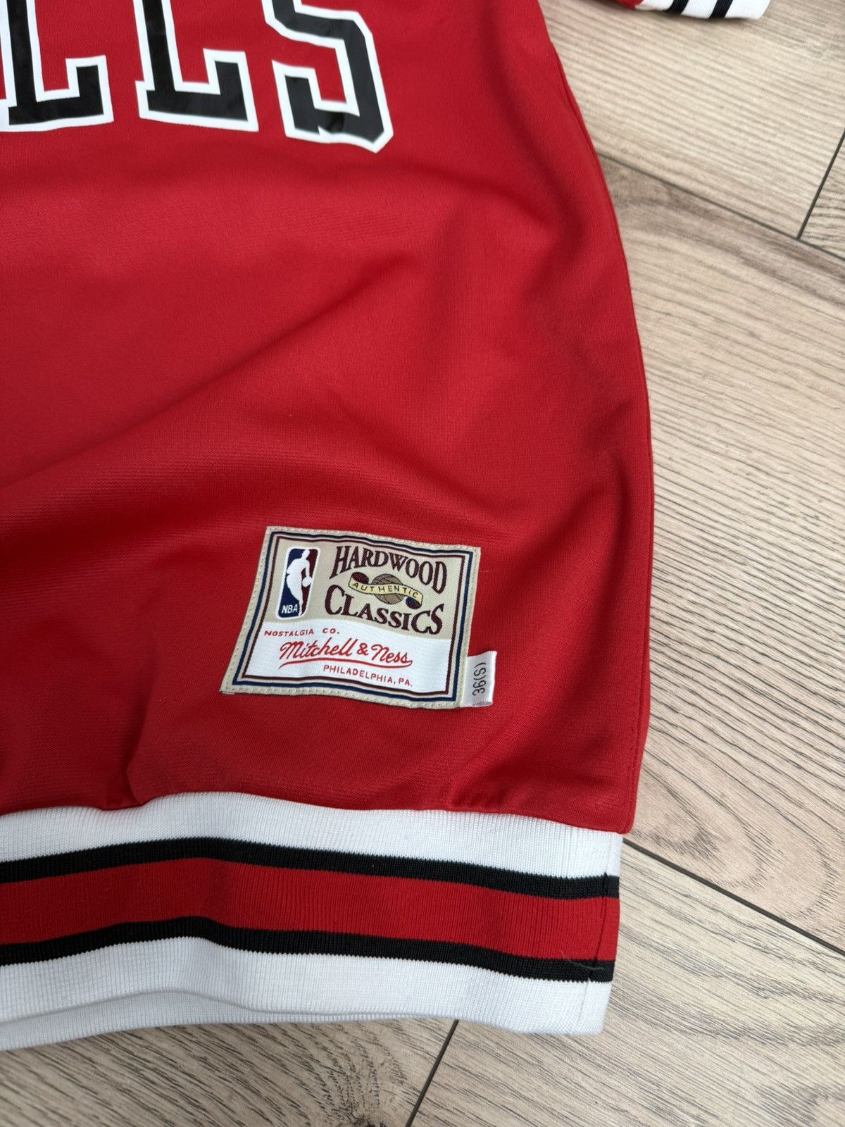 Mitchell & Ness MITCHELL & NESS CHICAGO BULLS SHOOTING SHIRT 1987-88 Size US S / EU 44-46 / 1 - 5 Thumbnail