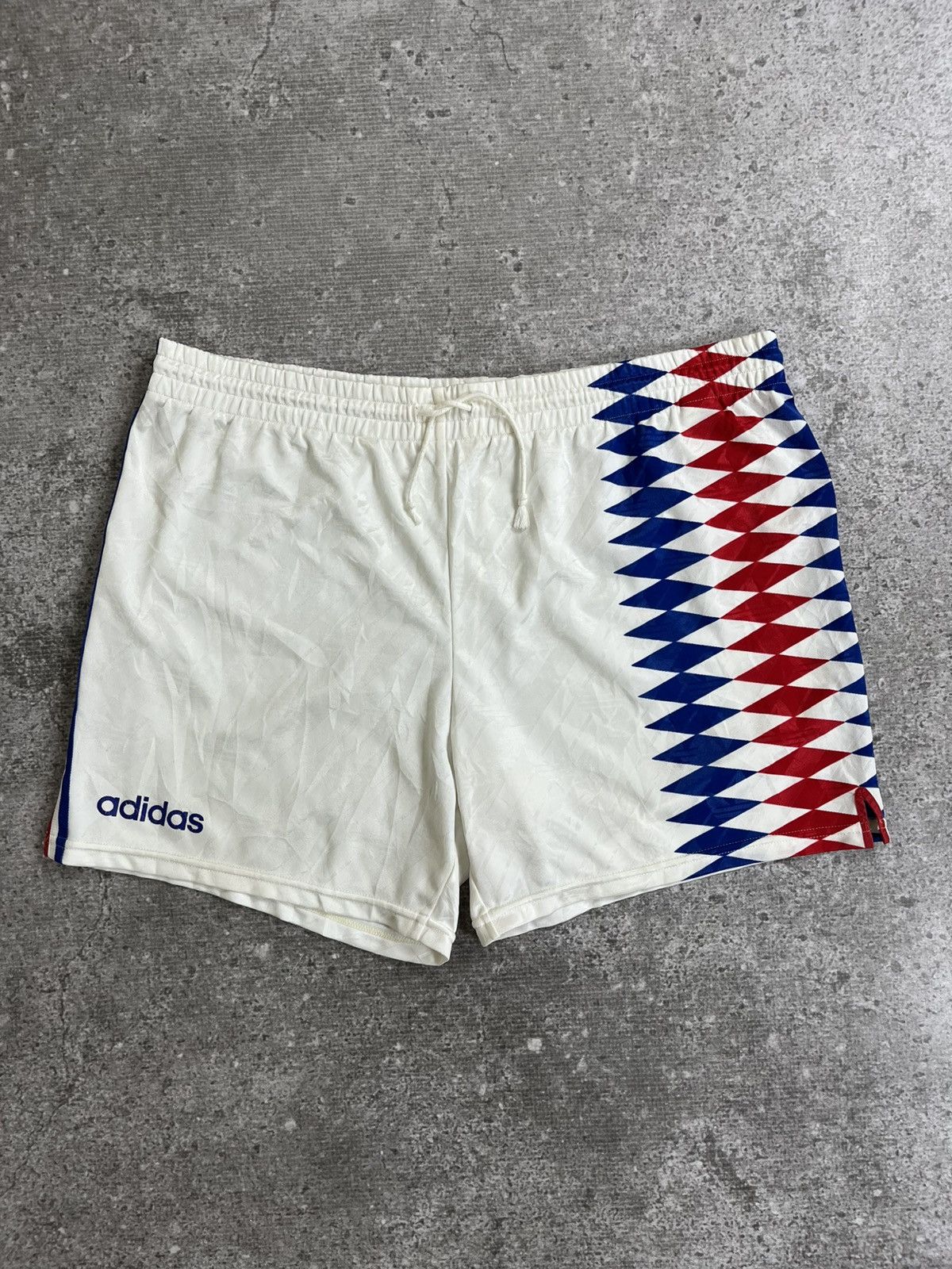 Vintage 1994 Adidas France Short Jersey Size US 32 / EU 48 - 1 Thumbnail