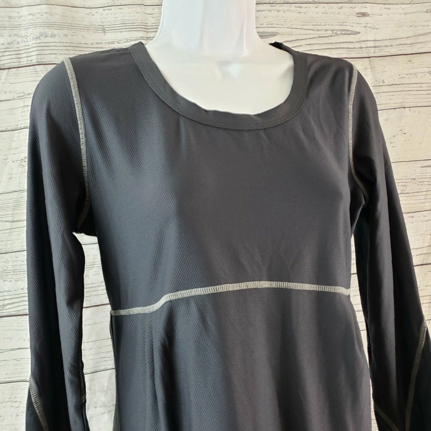 Athleta Athleta Womens Long Sleeve Top Sz Small Solid Gray Polyester Blend Size S / US 4 / IT 40 - 2 Thumbnail
