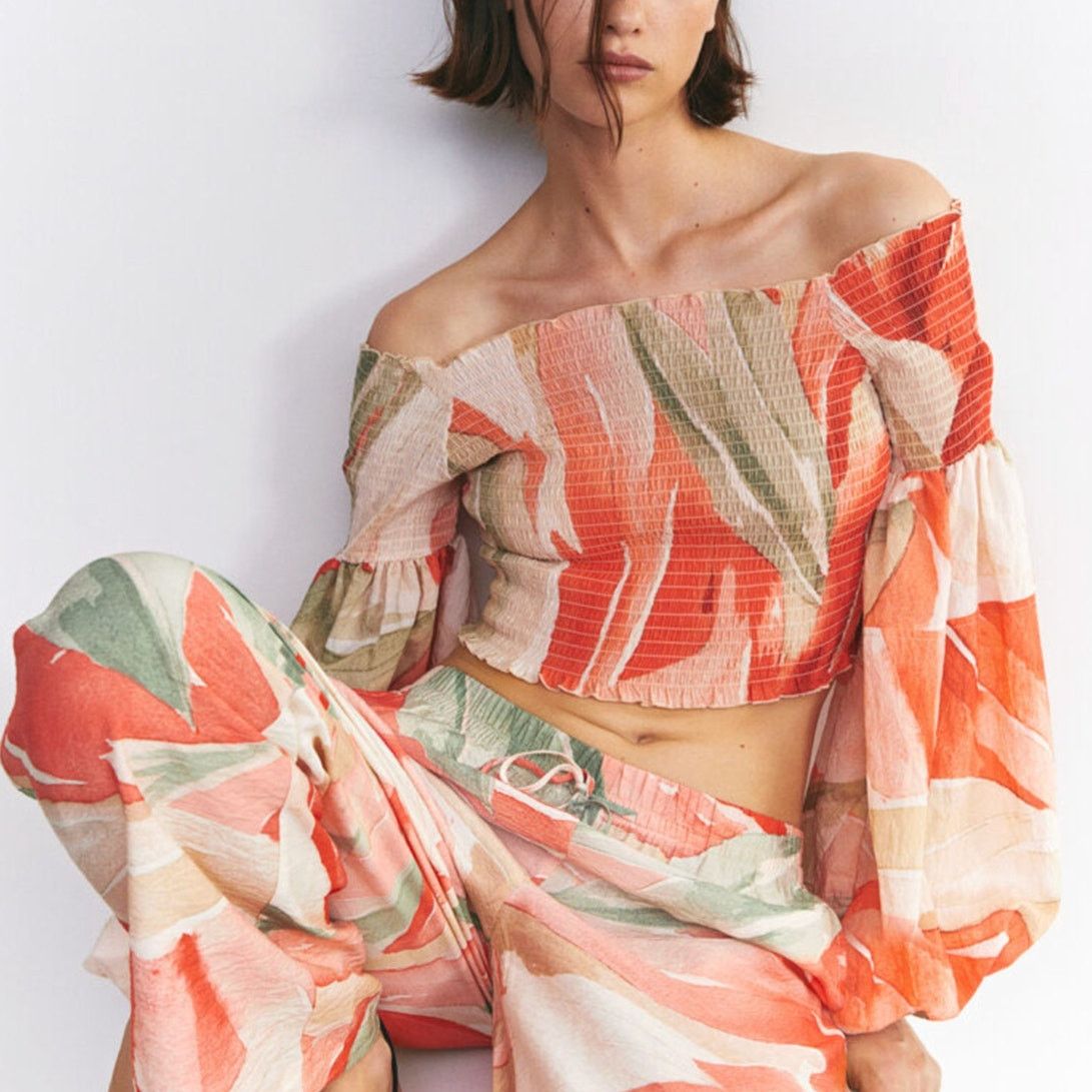 H&M H&M Smocked Off the Shoulder Top Cropped Floral Medium Size M / US 6-8 / IT 42-44 - 2 Thumbnail