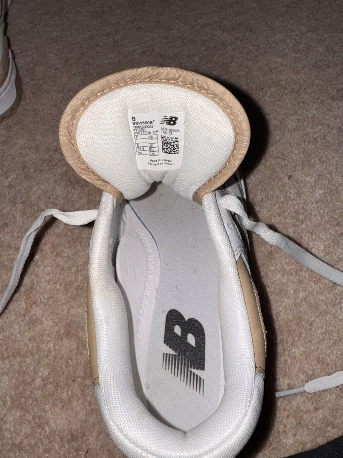 New Balance New Balance 550 Cream & Beige trainers Size US 7.5 / IT 37.5 - 7 Thumbnail