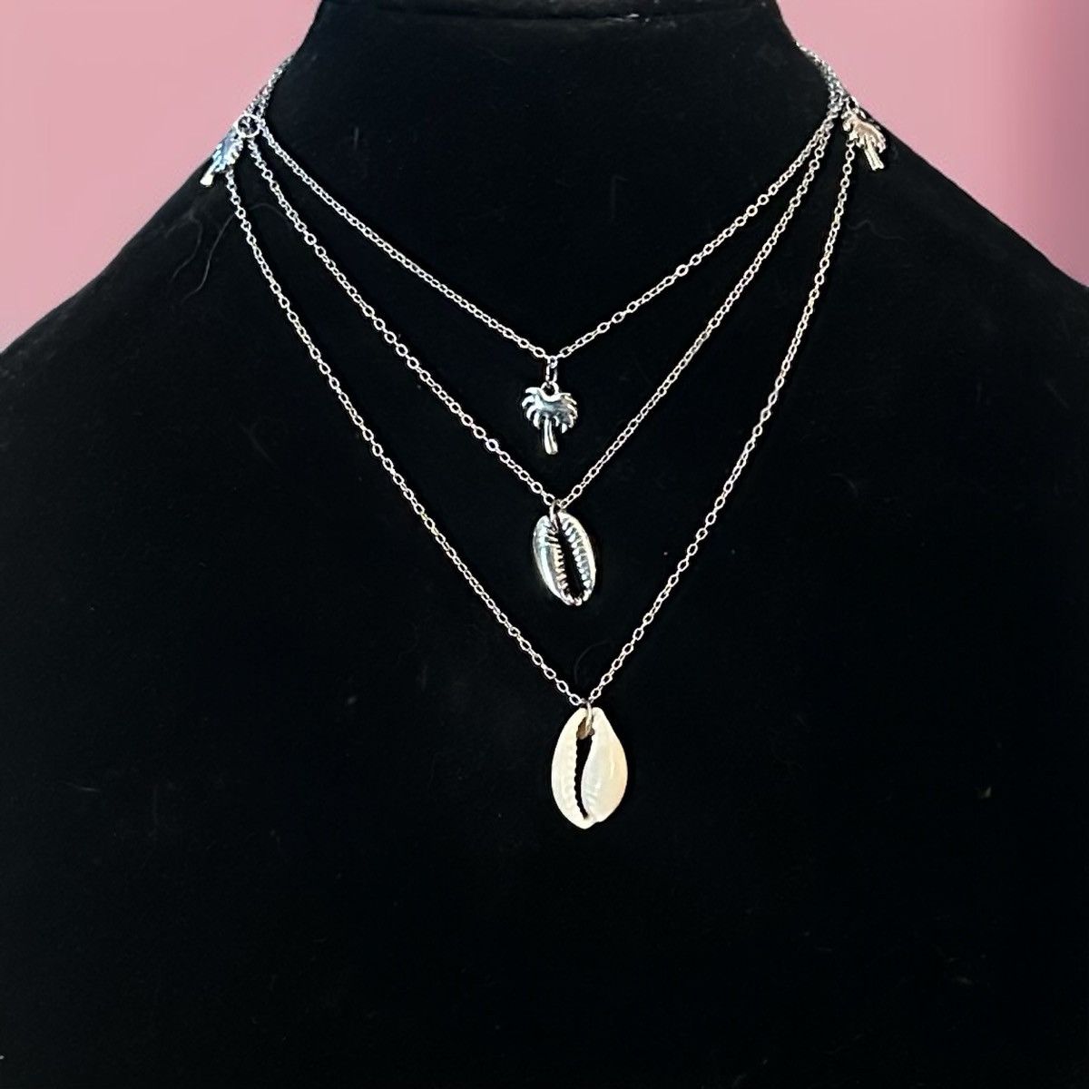 Other Silver tone triple strand seashell and palm trees necklace Size ONE SIZE - 1 Thumbnail