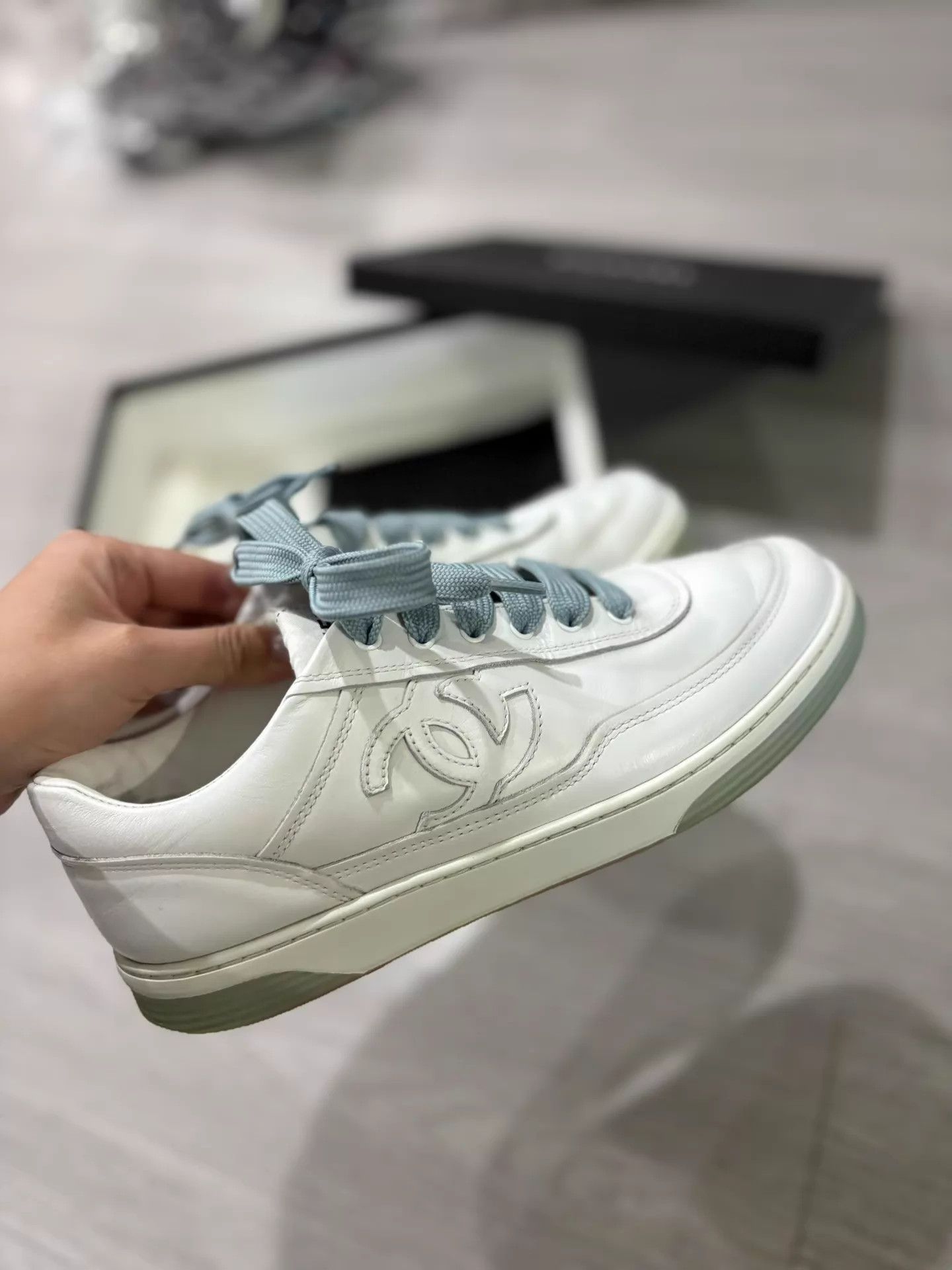 Chanel Chanel CC logo leather sneakers 99 new with box EUR 36.5 Size US 6 / IT 36 - 3 Thumbnail