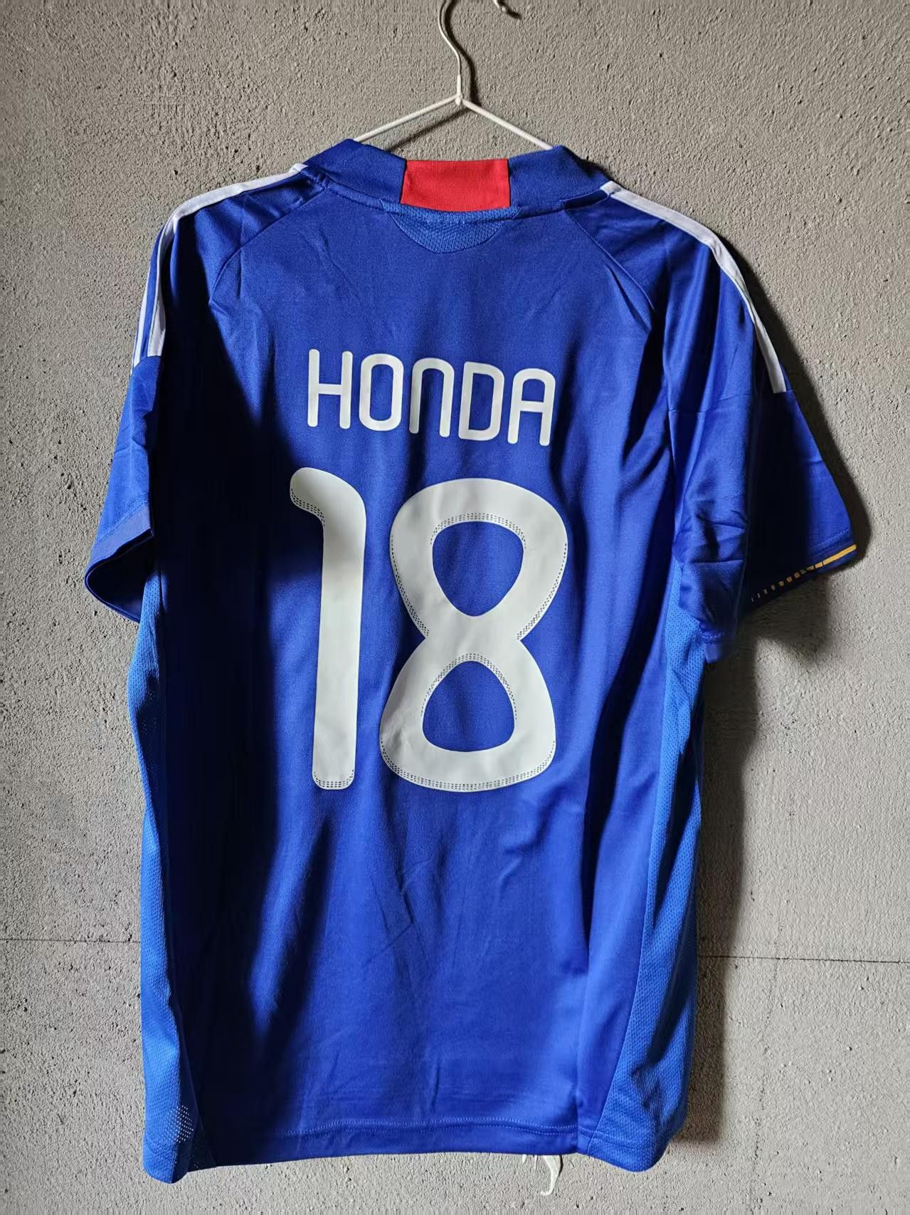 Other 2010 Japan 18 Keisuke Honda Jersey Home Size US XL / EU 56 / 4 - 2 Thumbnail