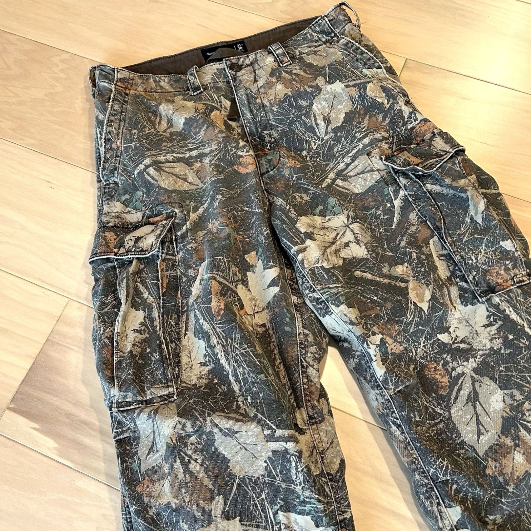 Abercrombie & Fitch Abercrombie & Fitch Baggy Reissue Twill Camo Cargo Pants Men’s 31x29 Size US 31 - 2 Thumbnail