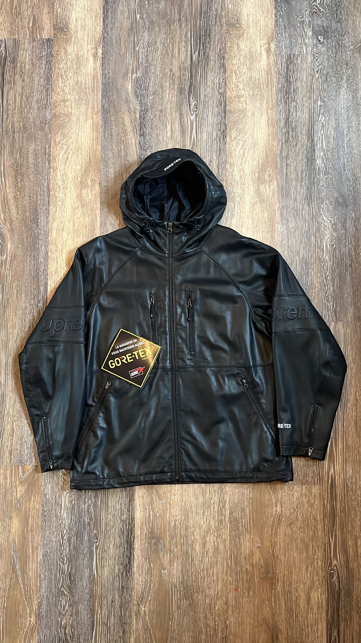 新品 supreme gore-tex leather jacket Supreme GORE-TEX Leather Jacket (SS22) - $768