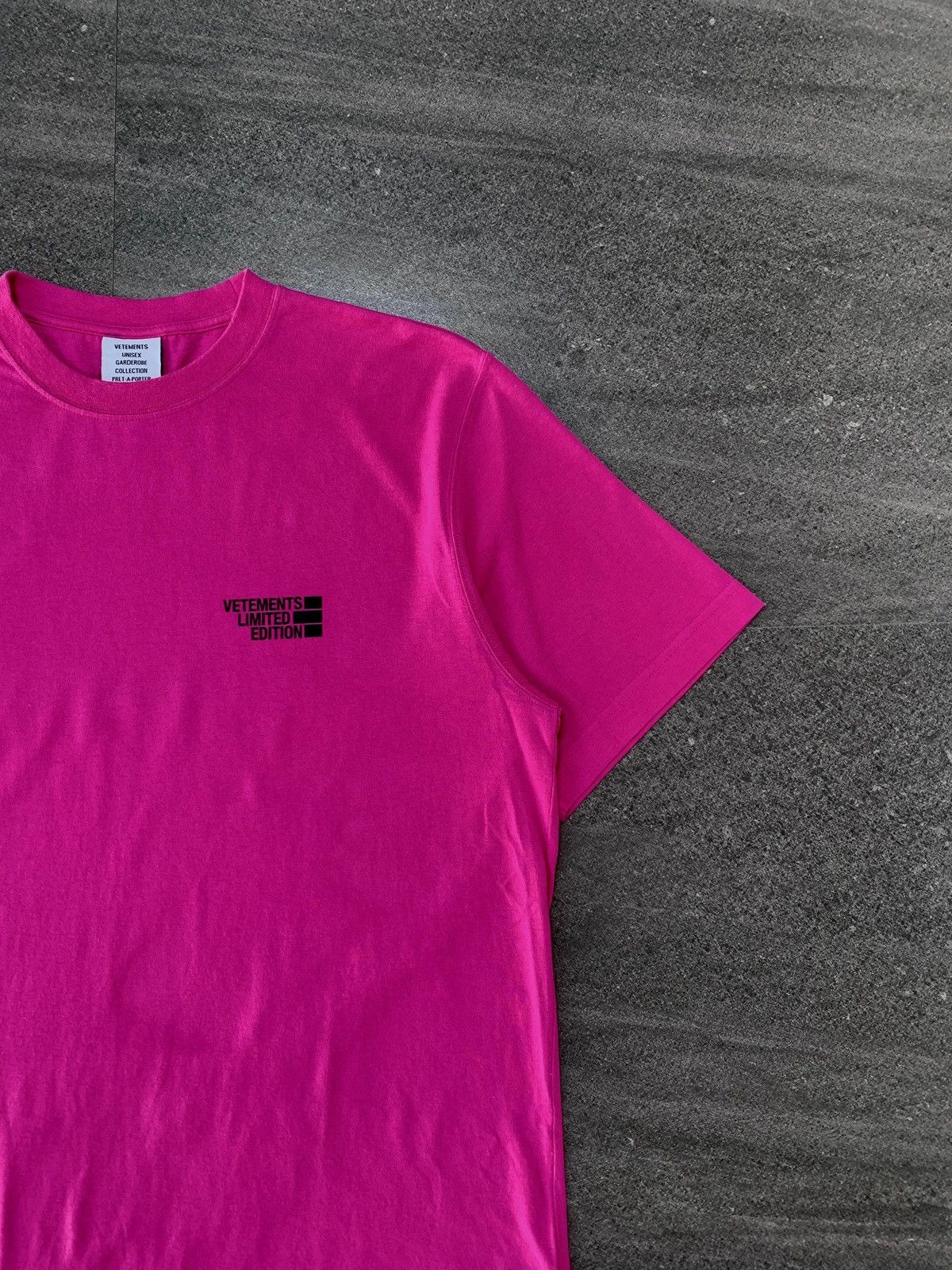 Vetements Limited Edition tee Size US M / EU 48-50 / 2 - 2 Thumbnail