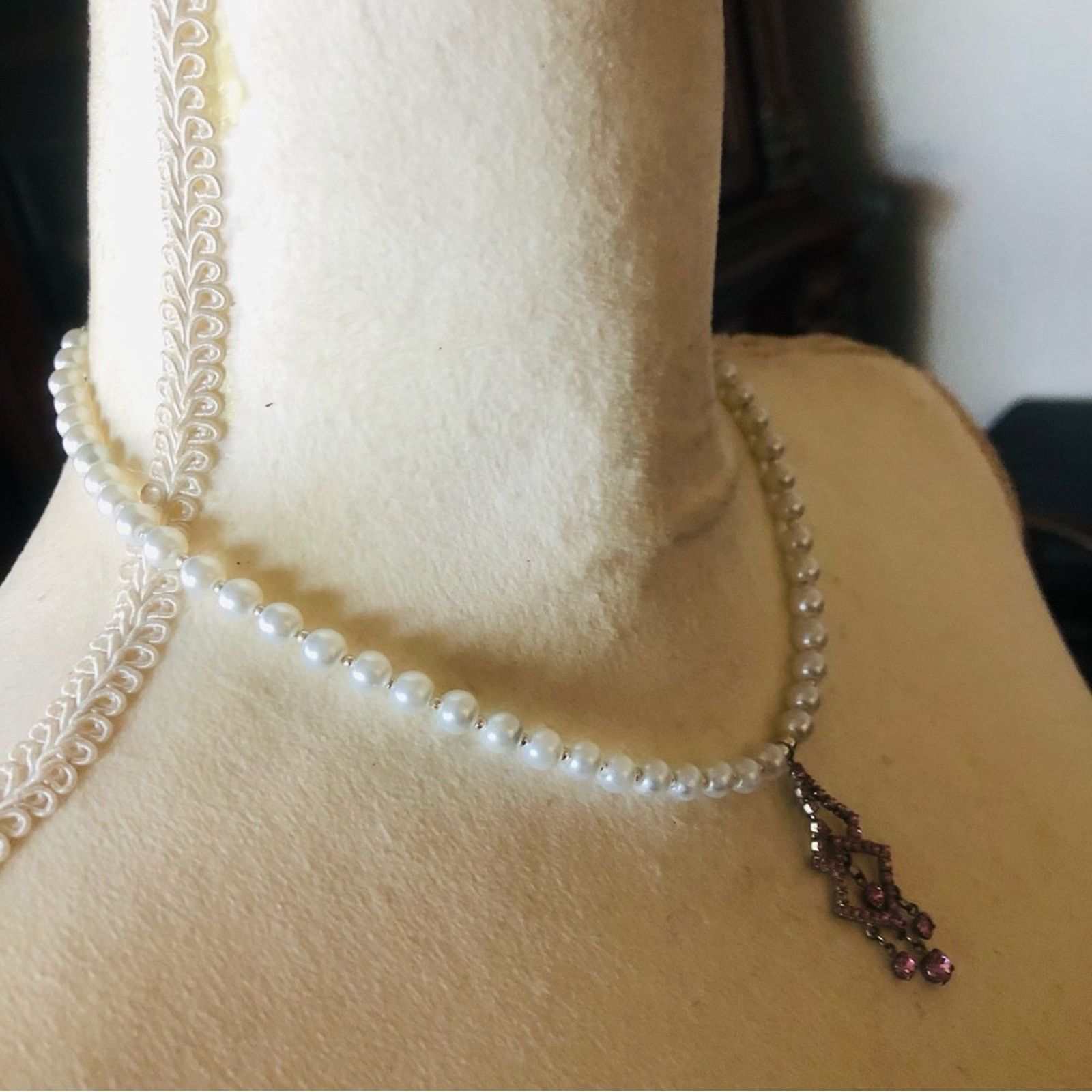 Handmade Handcrafted repurpose elegant pink chandelier Pearl necklace Size ONE SIZE - 3 Thumbnail
