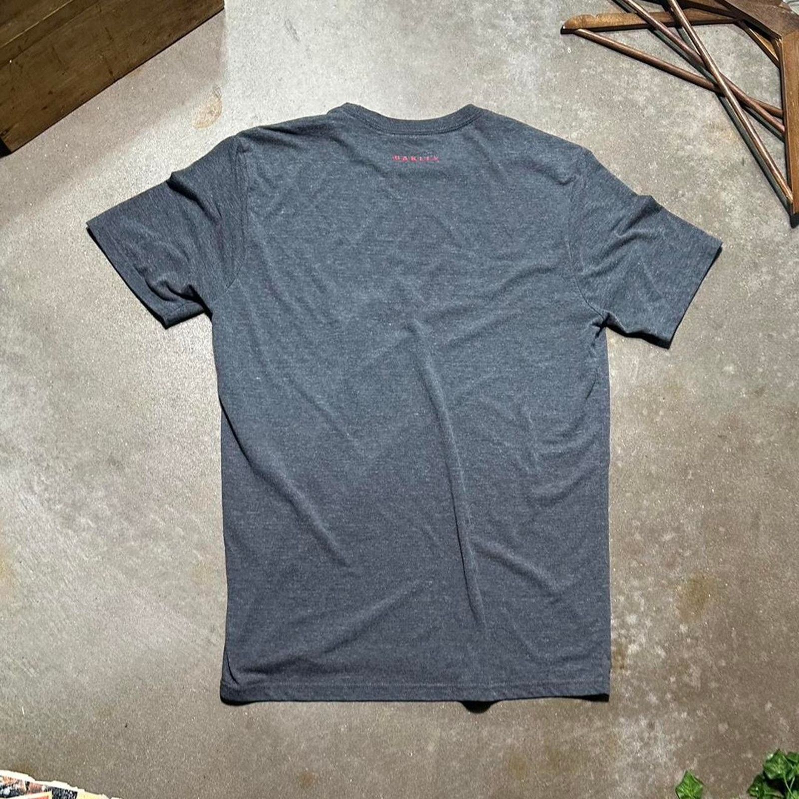 Oakley Oakley Center Logo Tee Mens XL Grey Red White Skater Shirt Size US XL / EU 56 / 4 - 3 Thumbnail