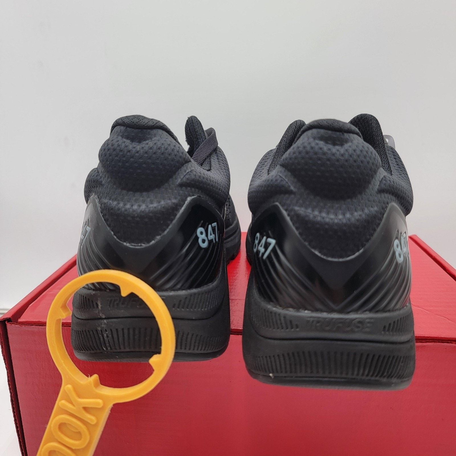 New Balance New Balance 847v4 Shoes Mens Sz 12.5 Black MW847CB4 (1E2) Size US 12.5 / EU 45-46 - 4 Thumbnail