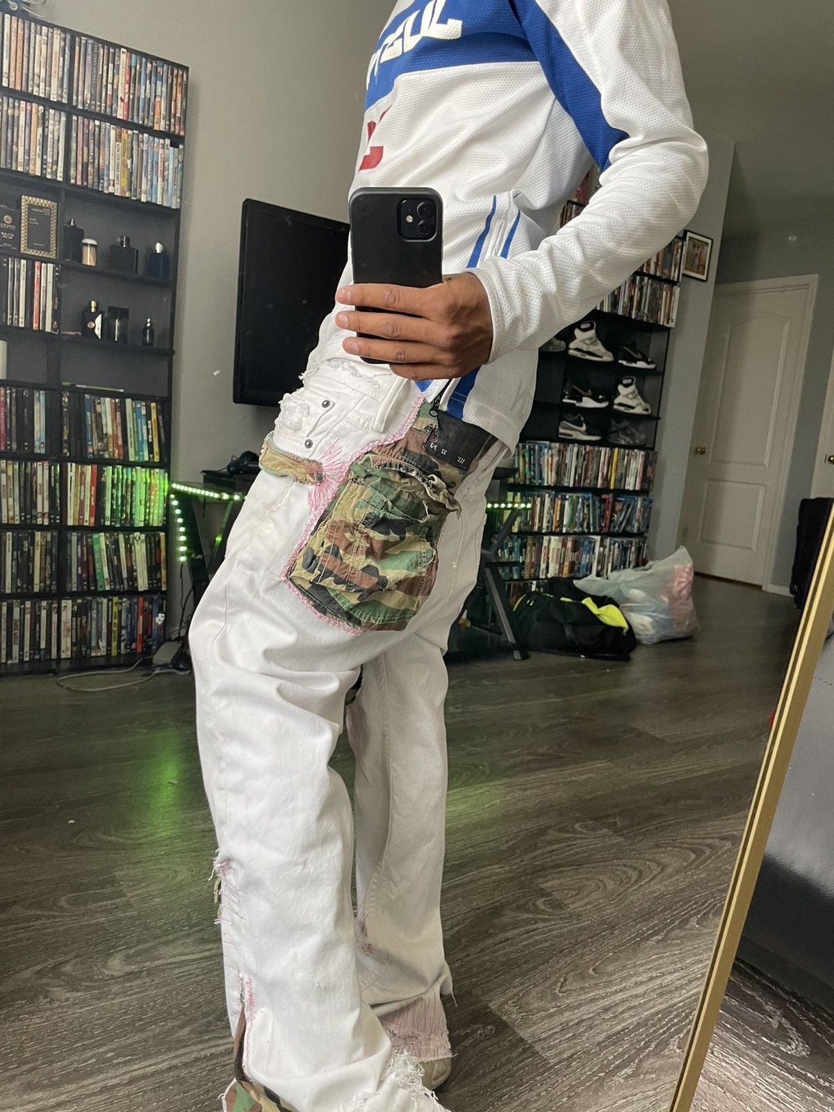 Levi's Custom 1of1 White X Camo flared Jeans Size US 33 - 2 Thumbnail