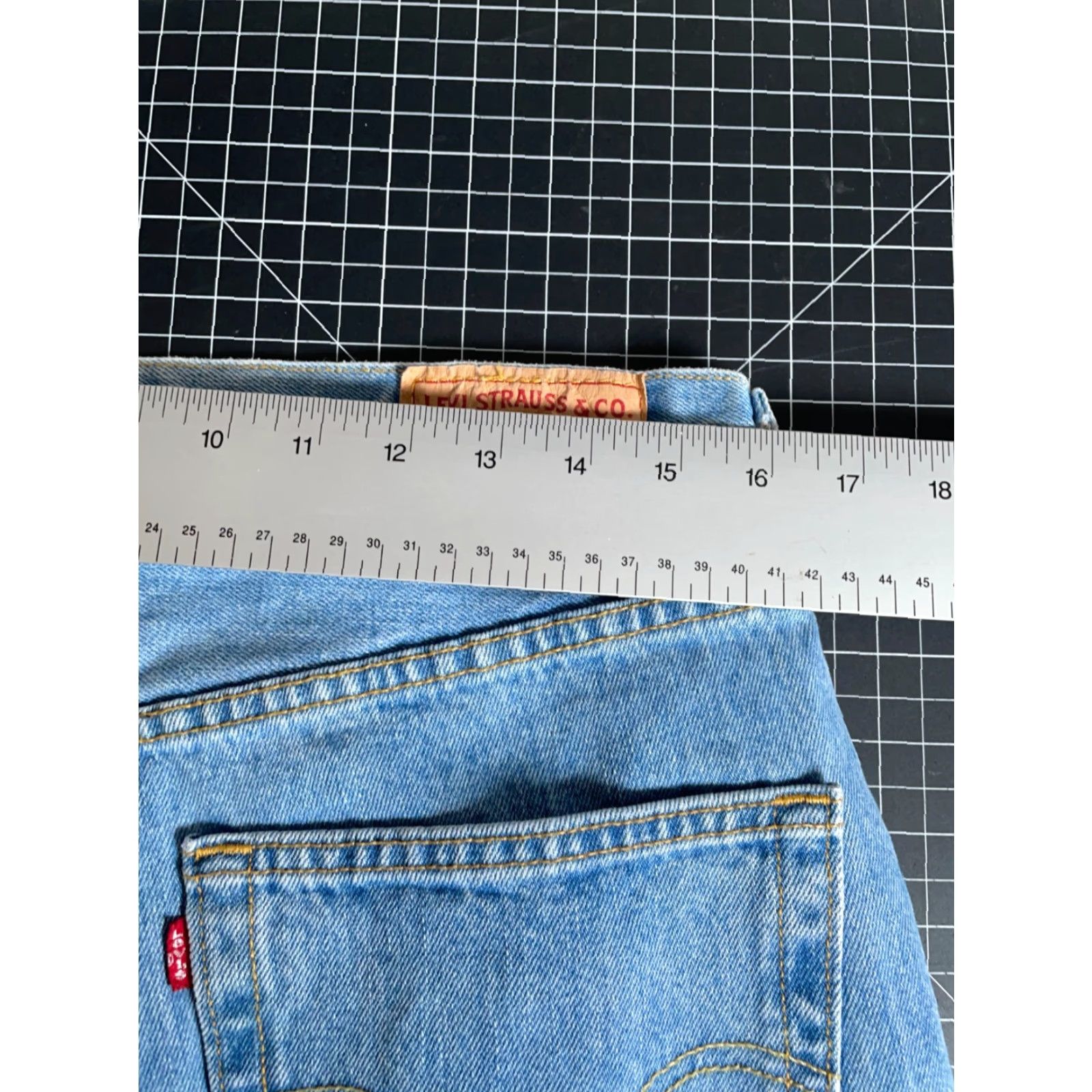 Levi's VINTAGE Levi's 501 Jeans Men 32 x 29.5 Blue Button Fly Straight Leg Regular 34 x 34 (Tag) 100% Cotton Denim Vintage Grunge Retro Size US 32 / EU 48 - 5 Thumbnail
