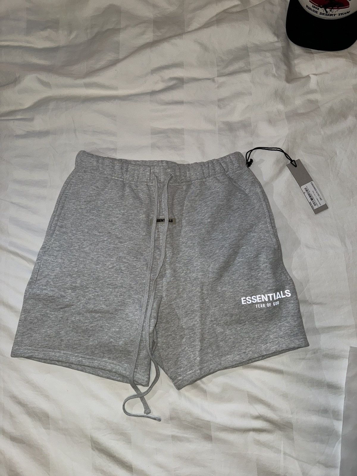Essentials × Fear of God Sweat Shorts Reflective Size US 30 / EU 46 - 2 Thumbnail