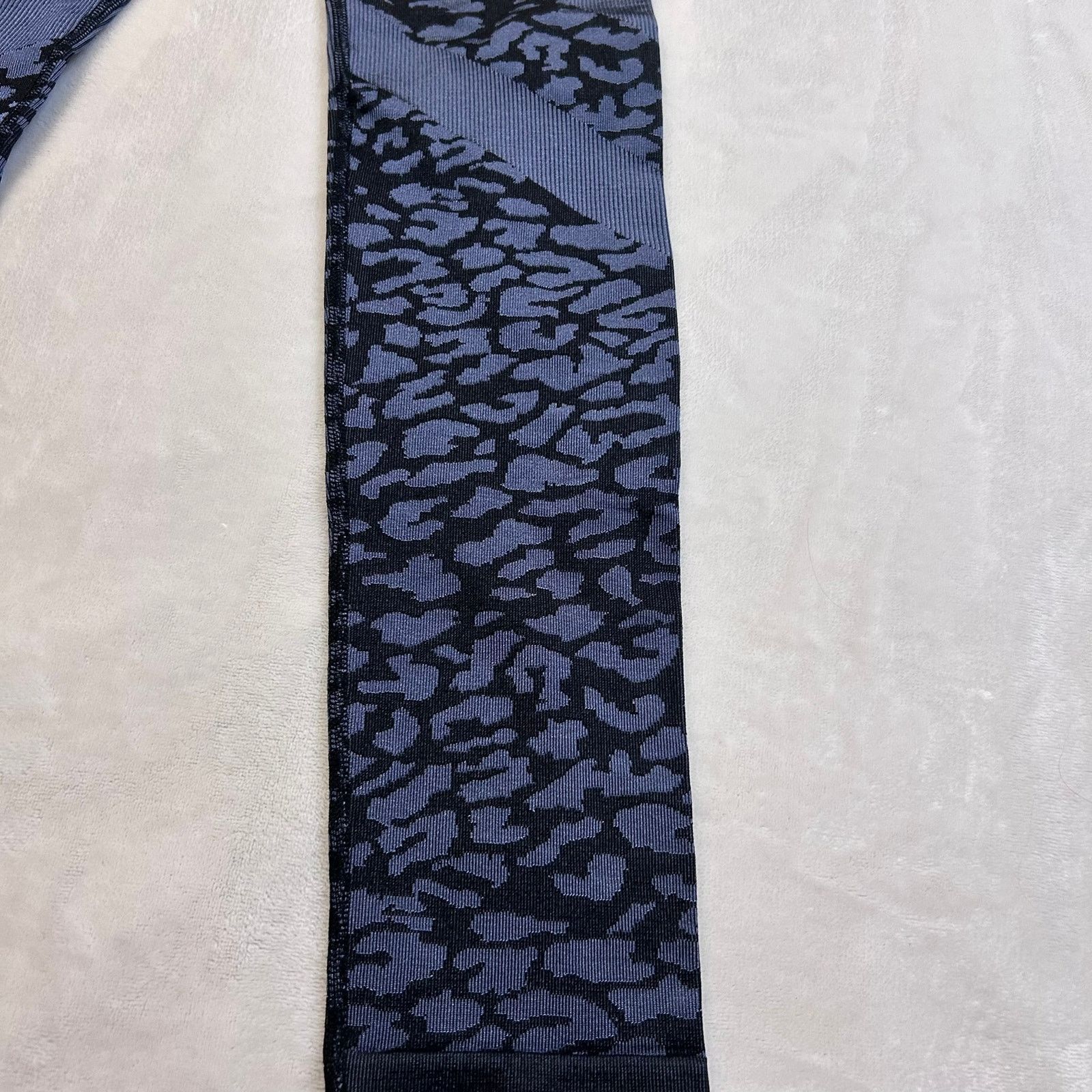 Varley Varley Women's Emerson Seamless Gray Cheetah Print Leggings Size 30" / US 8 / IT 44 - 8 Thumbnail