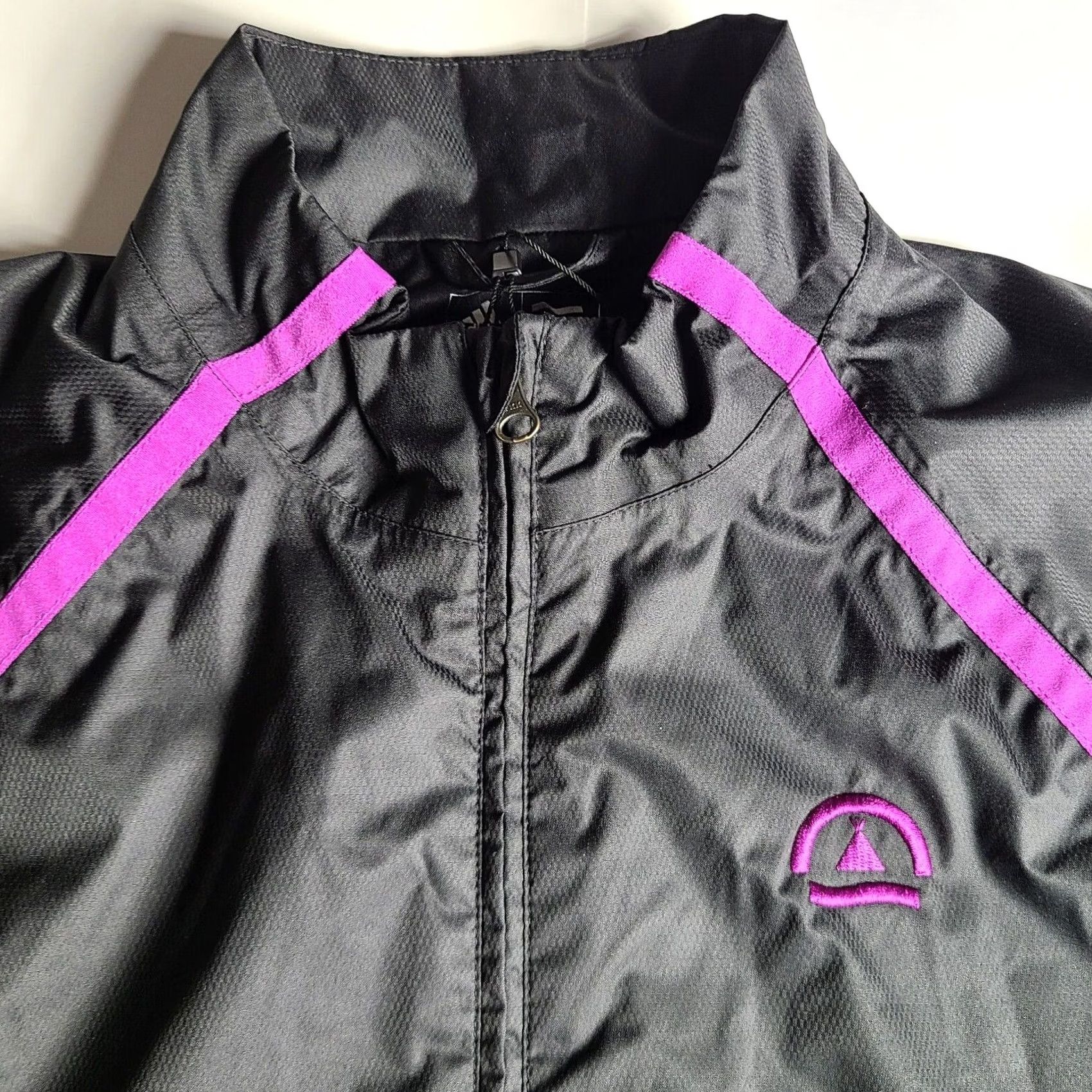 Adidas adidas Women’s Climacool Golf Full-Zip Windbreaker Jacket Black Magenta Lightweight Medium Wind Resistant Breathable Three Stripes Shirt/Sport Size M / US 6-8 / IT 42-44 - 2 Thumbnail